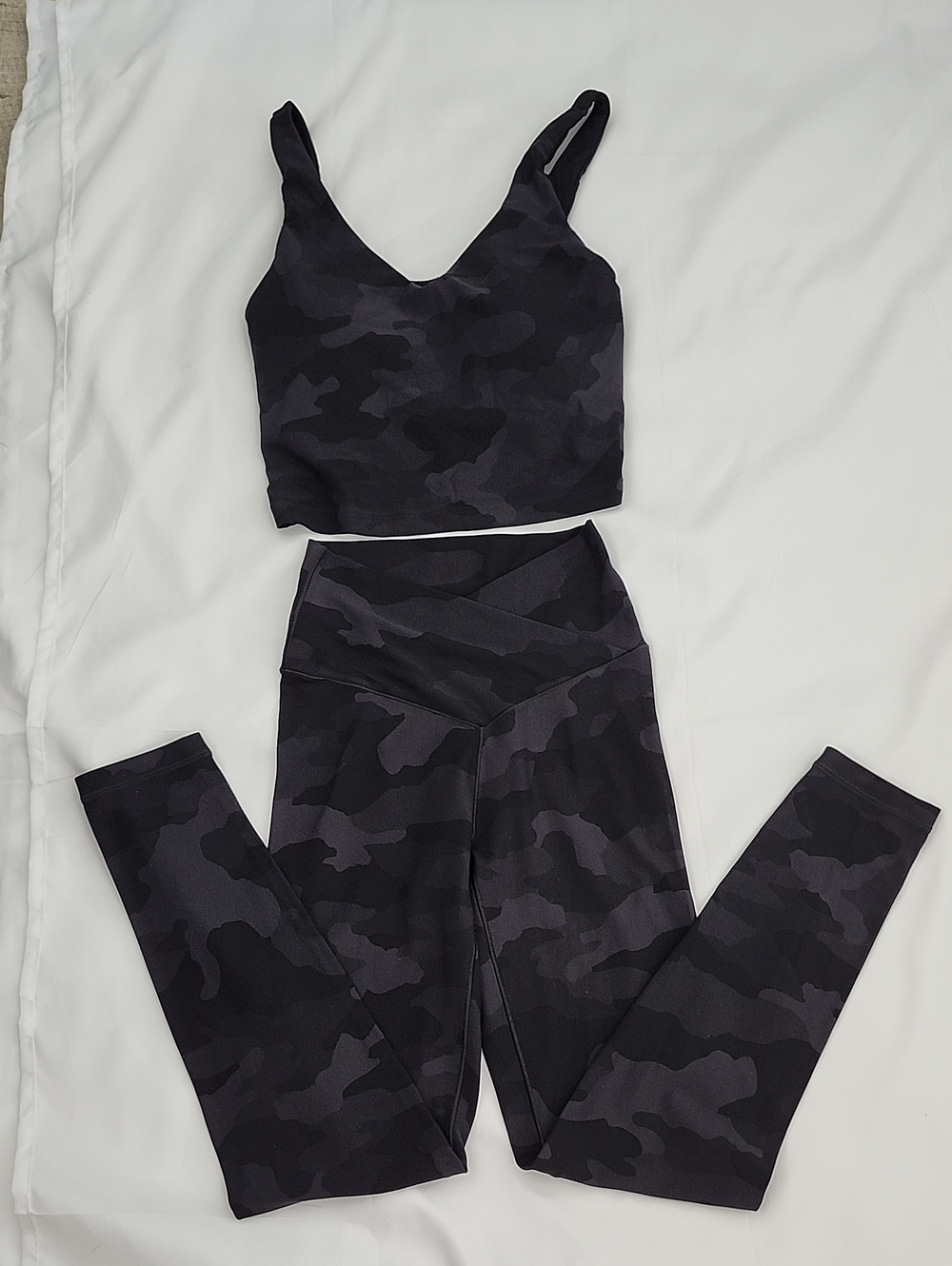 aerie OFFLINE High-Waist Black Camo Legging & Bra Top Set